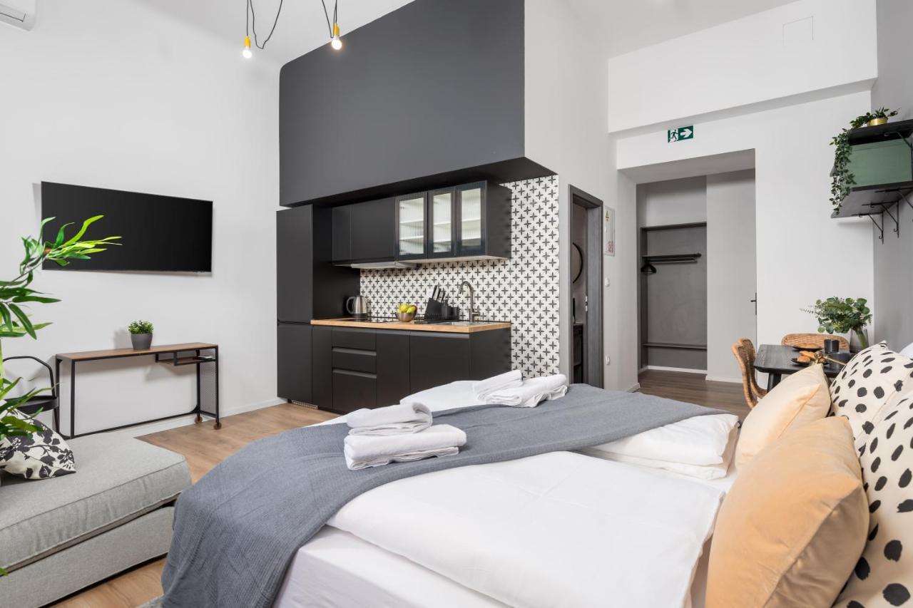 Apartments & Rooms One World Rijeka Exterior foto
